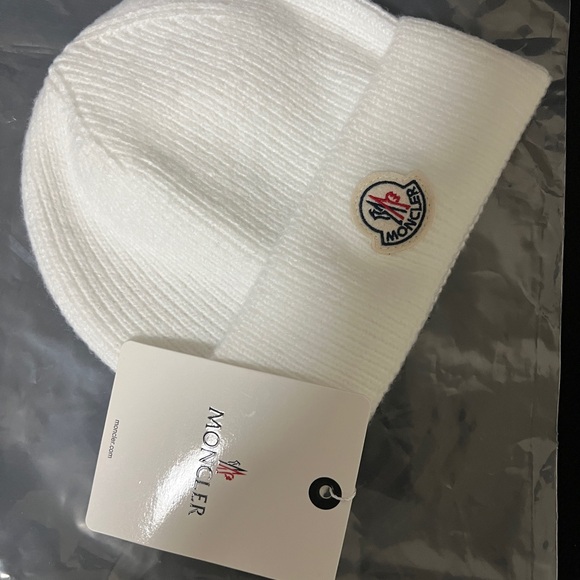 Moncler Women\'s Classic White Knit Beanie main image 5